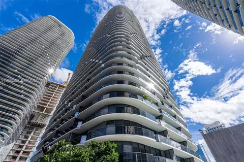 55 SW 9th St #1109, Miami, FL 33130