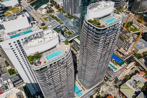 55 SW 9th St #1109, Miami, FL 33130