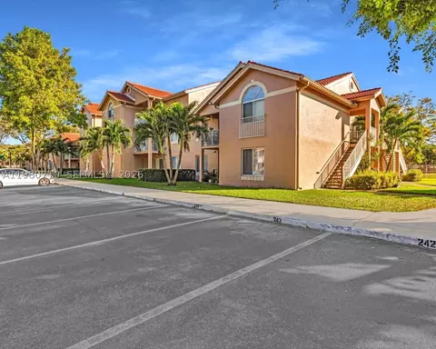 15770 SW 106th Ter #303, Miami, FL 33196