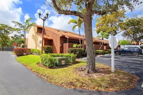 402 SE 14th St, Dania Beach, FL 33004