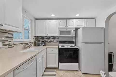 6650 Royal Palm Blvd #207C, Margate, FL 33063