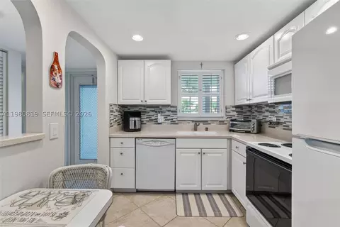 6650 Royal Palm Blvd #207C, Margate, FL 33063