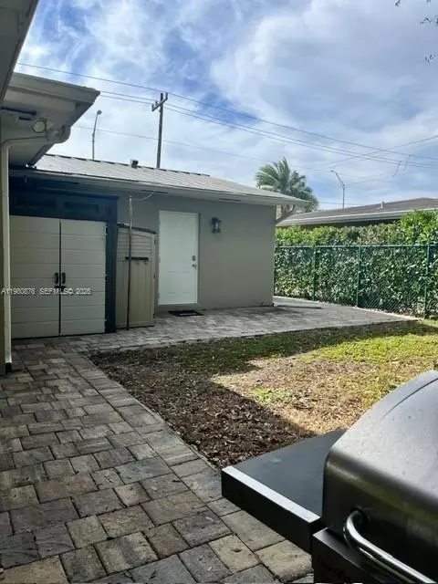 Exterior - 685 W 77th St, Hialeah, FL 33014 photo 2 of 6