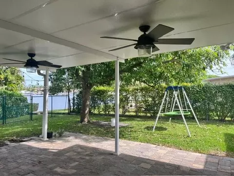 Exterior - 685 W 77th St, Hialeah, FL 33014 photo 3 of 6