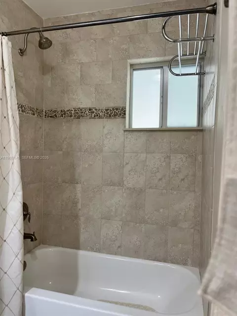Bath - 685 W 77th St, Hialeah, FL 33014 photo 5 of 5