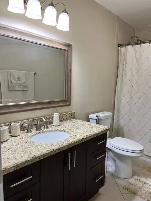 Bath - 685 W 77th St, Hialeah, FL 33014 photo 4 of 5