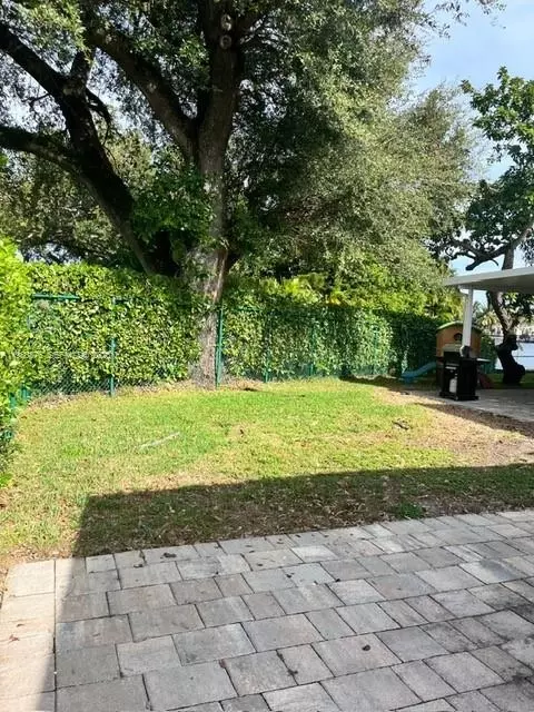 Exterior - 685 W 77th St, Hialeah, FL 33014 photo 6 of 6