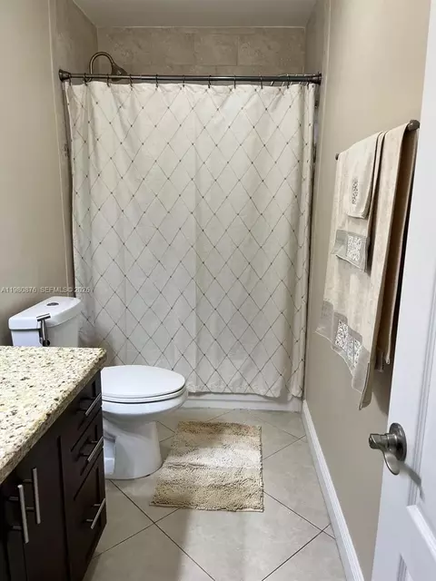 Bath - 685 W 77th St, Hialeah, FL 33014 photo 3 of 5