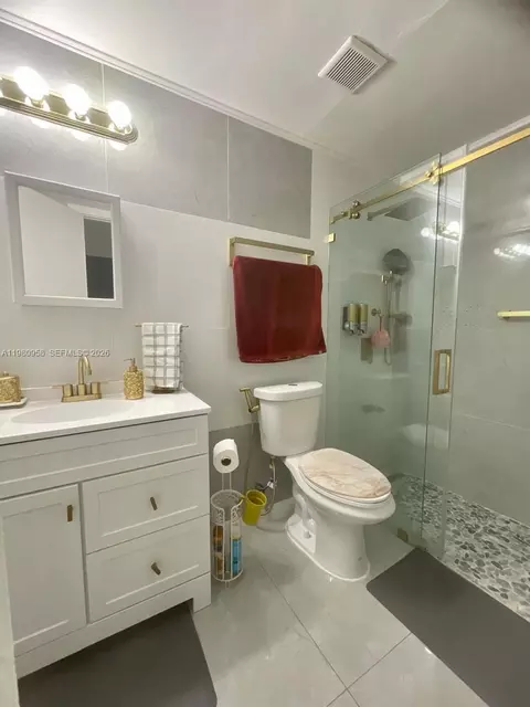 Bath - 4518 NW 185th St, Miami Gardens, FL 33055 photo 1 of 1