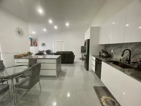 Kitchen - 4518 NW 185th St, Miami Gardens, FL 33055 photo 1 of 3