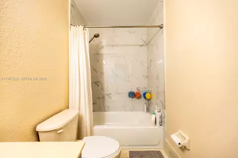 Bath - Undisclosed, Hialeah, FL 33018 photo 3 of 5