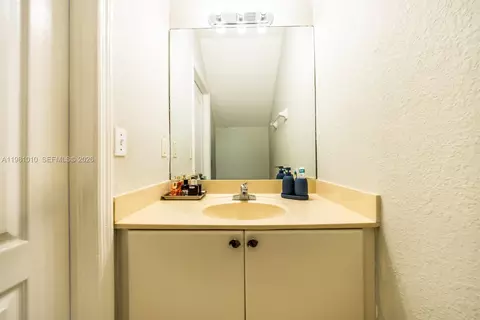 Bath - Undisclosed, Hialeah, FL 33018 photo 1 of 5