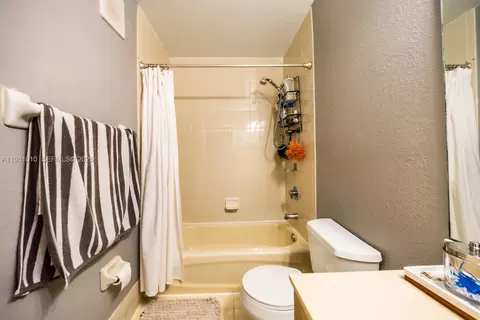 Bath - Undisclosed, Hialeah, FL 33018 photo 5 of 5