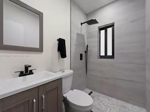 Bath - 252 E 36th St, Hialeah, FL 33013 photo 3 of 6