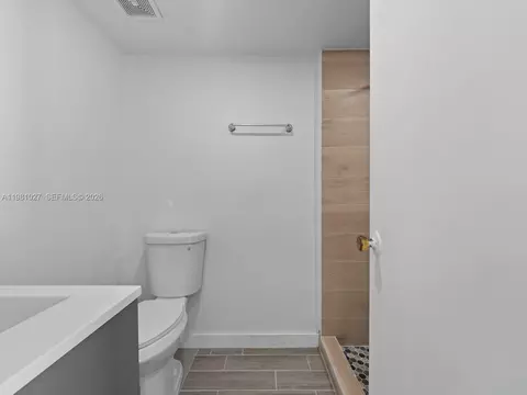 Bath - 252 E 36th St, Hialeah, FL 33013 photo 4 of 6