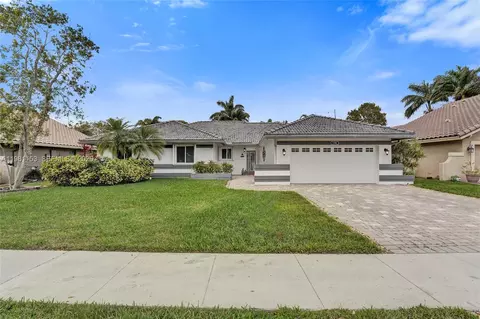 1741 W Oak Knoll Cir, Davie, FL 33324