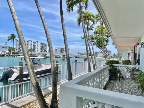 8040 Tatum Waterway Dr #5, Miami Beach, FL 33141