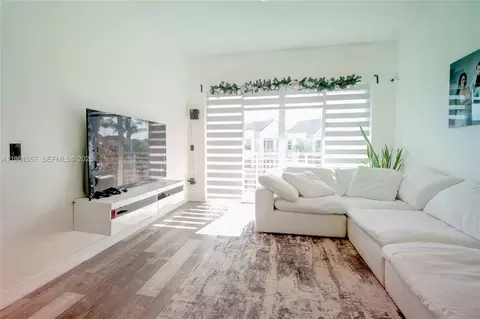 2721 Ocean Club Blvd #303, Hollywood, FL 33019