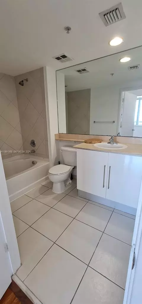 Bath - 335 S Biscayne Blvd #3610, Miami, FL 33131 photo 1 of 3