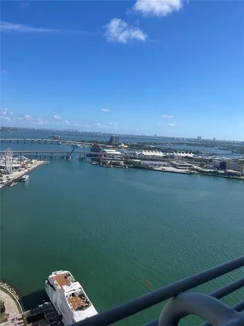 View/Area - 335 S Biscayne Blvd #3610, Miami, FL 33131 photo 7 of 9