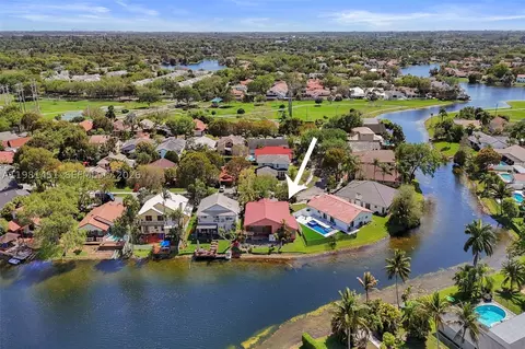 11585 N Quayside Dr, Hollywood, FL 33026