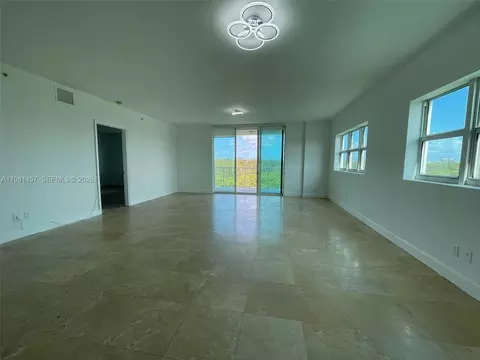 14951 Royal Oaks Ln #709, North Miami, FL 33181