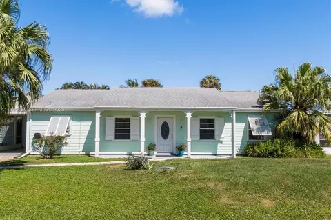 779 SW 31st St, Palm City, FL 34990