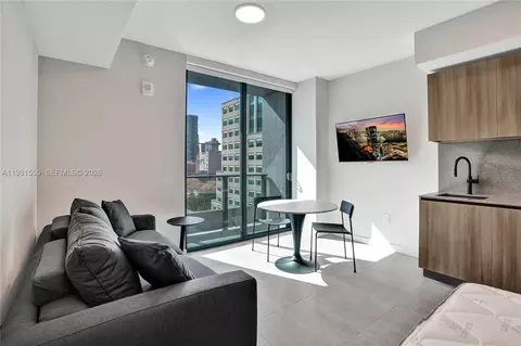 121 NE 5 St #801B, Miami, FL 33132