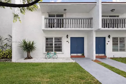 9430 SW 170th St #303, Palmetto Bay, FL 33157