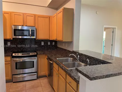 6001 SW 70th St #130, South Miami, FL 33143
