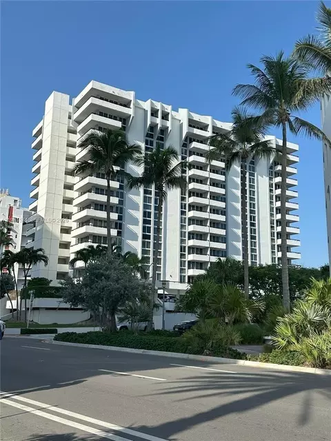 3200 Collins Ave #10-1, Miami Beach, FL 33140