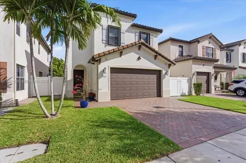 Exterior - 3407 W 99th Pl, Hialeah, FL 33018 photo 6 of 7