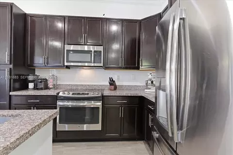 Kitchen - 3407 W 99th Pl, Hialeah, FL 33018 photo 2 of 5