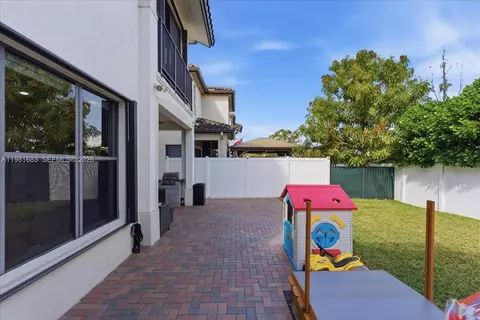 Exterior - 3407 W 99th Pl, Hialeah, FL 33018 photo 5 of 7