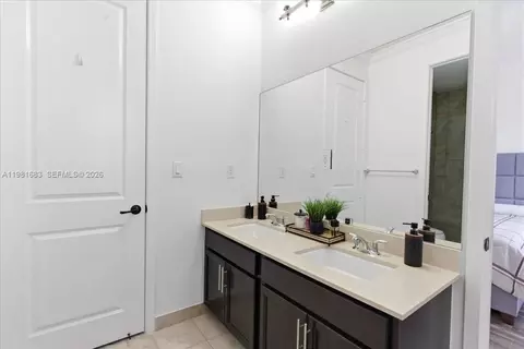Bath - 3407 W 99th Pl, Hialeah, FL 33018 photo 1 of 4