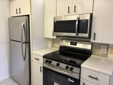 Kitchen - 2052 Exeter C #2052, Boca Raton, FL 33434 photo 2 of 4