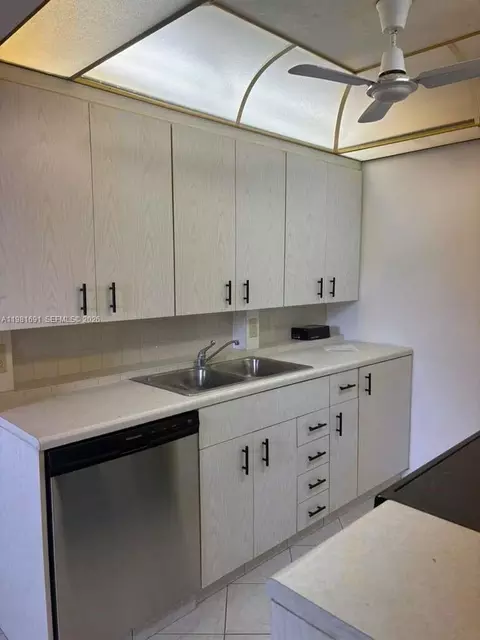 Kitchen - 2052 Exeter C #2052, Boca Raton, FL 33434 photo 3 of 4