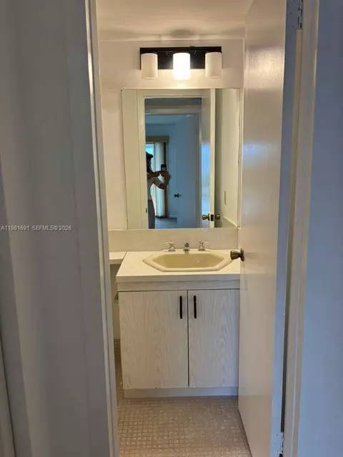 Bath - 2052 Exeter C #2052, Boca Raton, FL 33434 photo 3 of 4