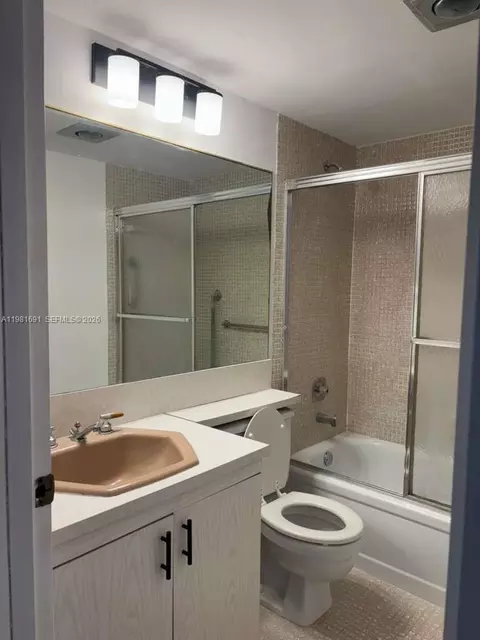 Bath - 2052 Exeter C #2052, Boca Raton, FL 33434 photo 4 of 4