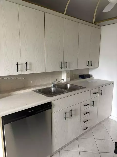 Kitchen - 2052 Exeter C #2052, Boca Raton, FL 33434 photo 4 of 4