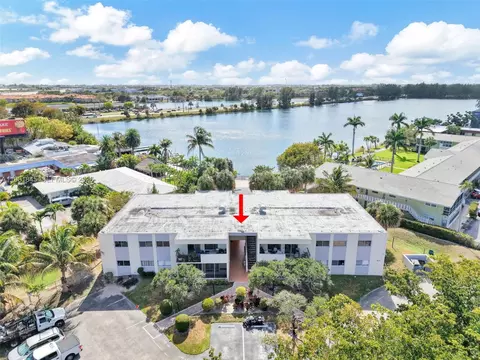 900 Crystal Lake Dr #2B, Pompano Beach, FL 33064