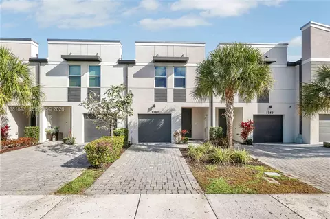 1761 Lindley St, Mangonia Park, FL 33407