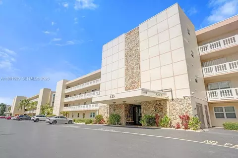 425 SE 11th Ter #204, Dania Beach, FL 33004