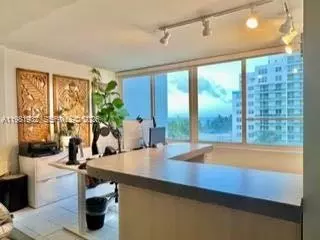 5005 Collins Ave #518, Miami Beach, FL 33140