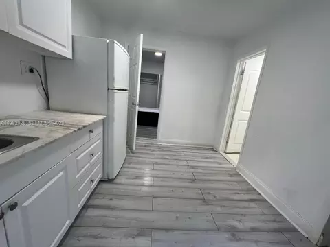 1053 NE 149th St, Miami, FL 33161