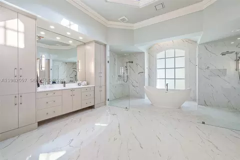 Bath - 466 Mariner Dr, Jupiter, FL 33477 photo 2 of 4
