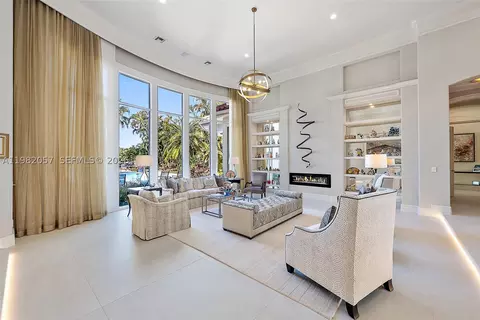 Living - 466 Mariner Dr, Jupiter, FL 33477 photo 2 of 3