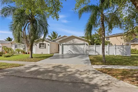 2425 Raleigh St, Hollywood, FL 33020
