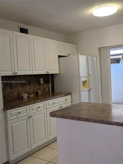Kitchen - 2485 W 76th St #109, Hialeah, FL 33016 photo 2 of 4