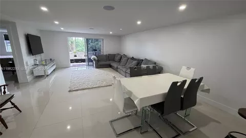 10110 Boca Entrada Blvd #305, Boca Raton, FL 33428